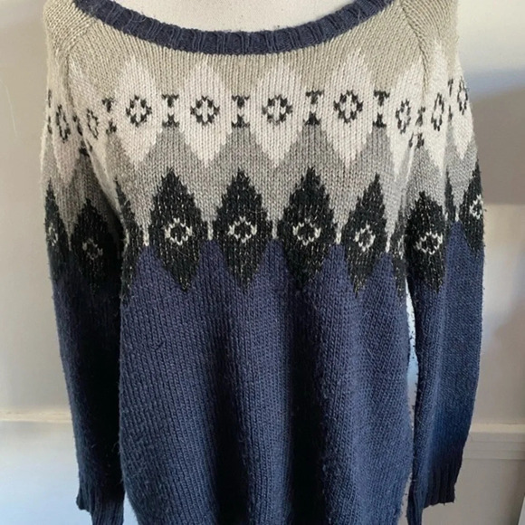 American Eagle - Wool Blend Navy Cream Sweater - Picture 3 of 6